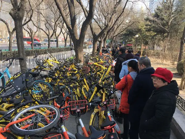 Las bicis vuelven a invadir China - Tras un biombo chino