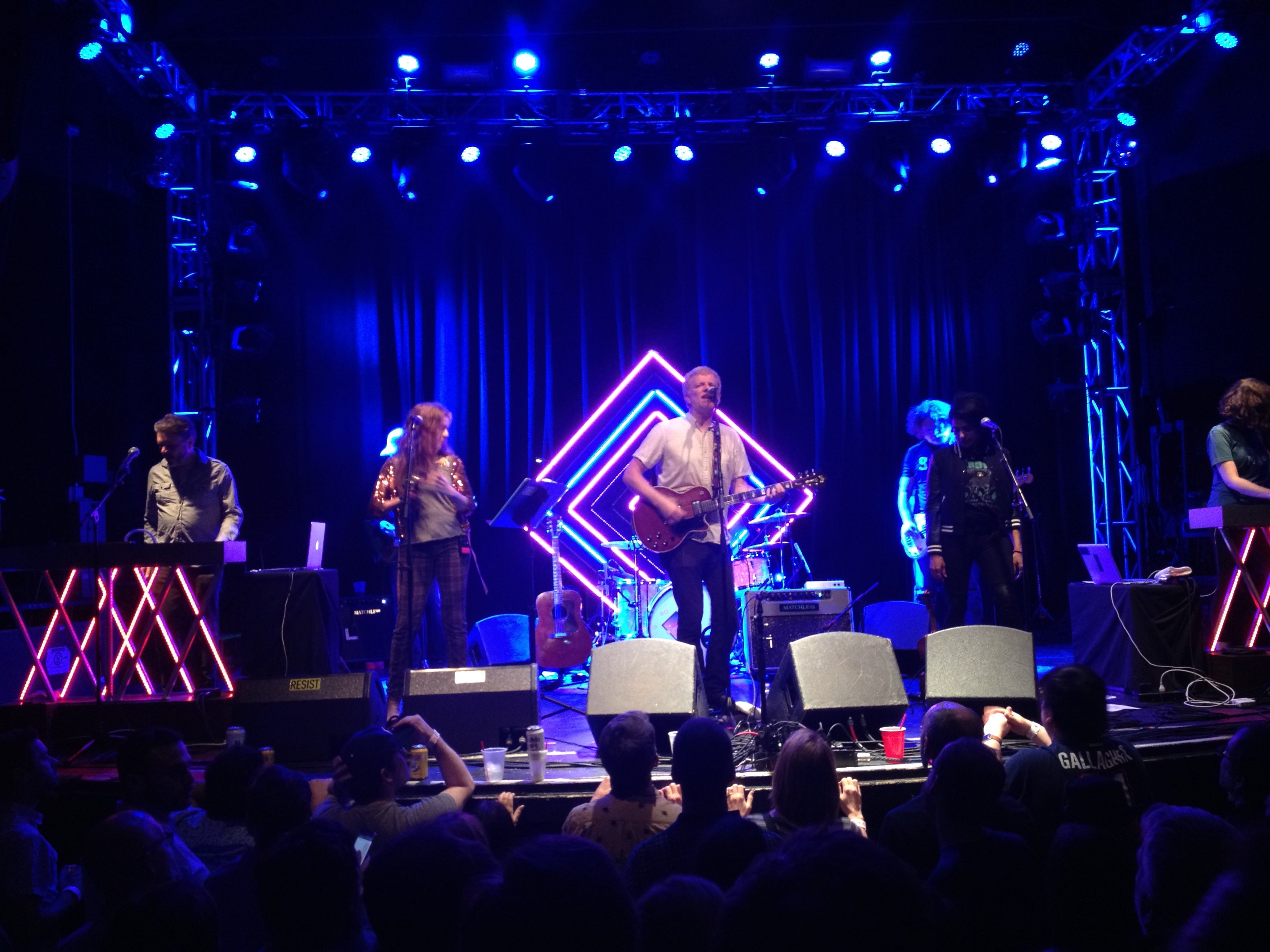 The New Pornographers defienden “Whiteout Conditions” conquistando el Granada Theater