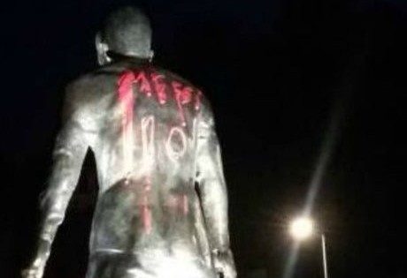 Cristiano: la estatua pintada de envidia