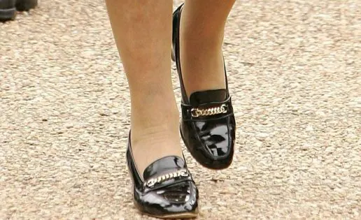 Los zapatos de Isabel II