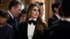 El esmoquin de Hope Hicks, la asesora de Trump