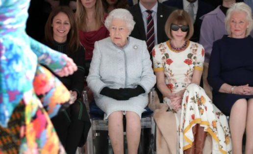 La Reina Isabel en la pasarela londinense