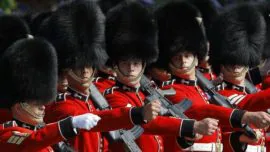 ¿Cómo surgieron los altísimos sombreros de la Guardia Galesa de Inglaterra?