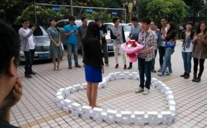 Un hombre compra 99 iPhones 6 para proponer matrimonio y recibe un no