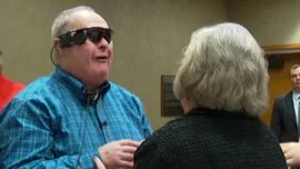 Reacción de un hombre ciego que volvió a ver después de 10 años