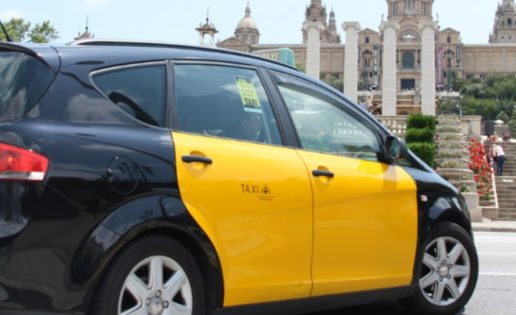 Un taxista de Barcelona devuelve una maleta con 10.000 euros