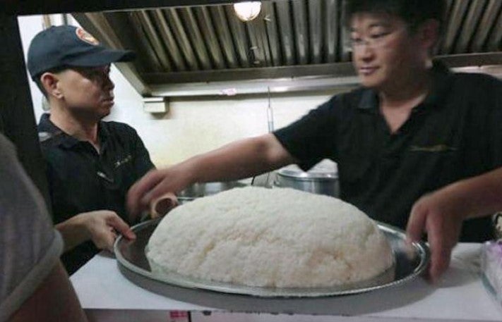 Un restaurante pagará 900 dólares a la persona que pueda comerse este plato