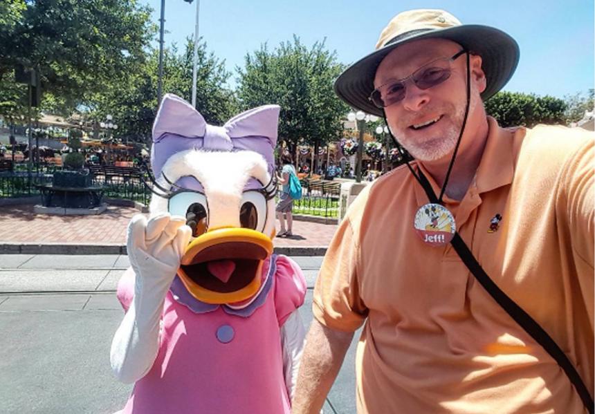 Un hombre visita Disneylandia 2.000 días seguidos