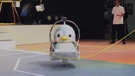 Un robot pingüino logra un récord Guinness saltando a la comba