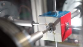 Robot resuelve el cubo de Rubik en 0,38 segundos
