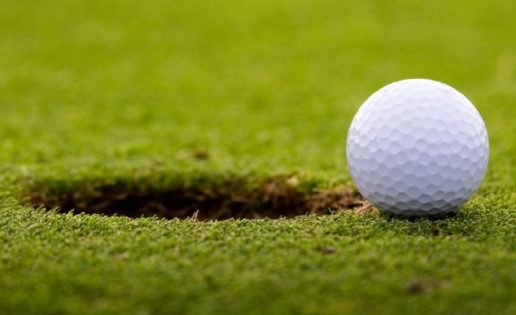 Un hombre con 94 años consigue su primer hoyo en uno tras pasar 70 jugando al golf