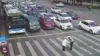 El gran gesto de un policía para ayudar a un anciano a cruzar la calle