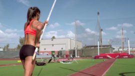 Allison Stokke regresa al salto con pértiga