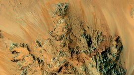 «El agua líquida fluye hoy por la superficie de Marte»