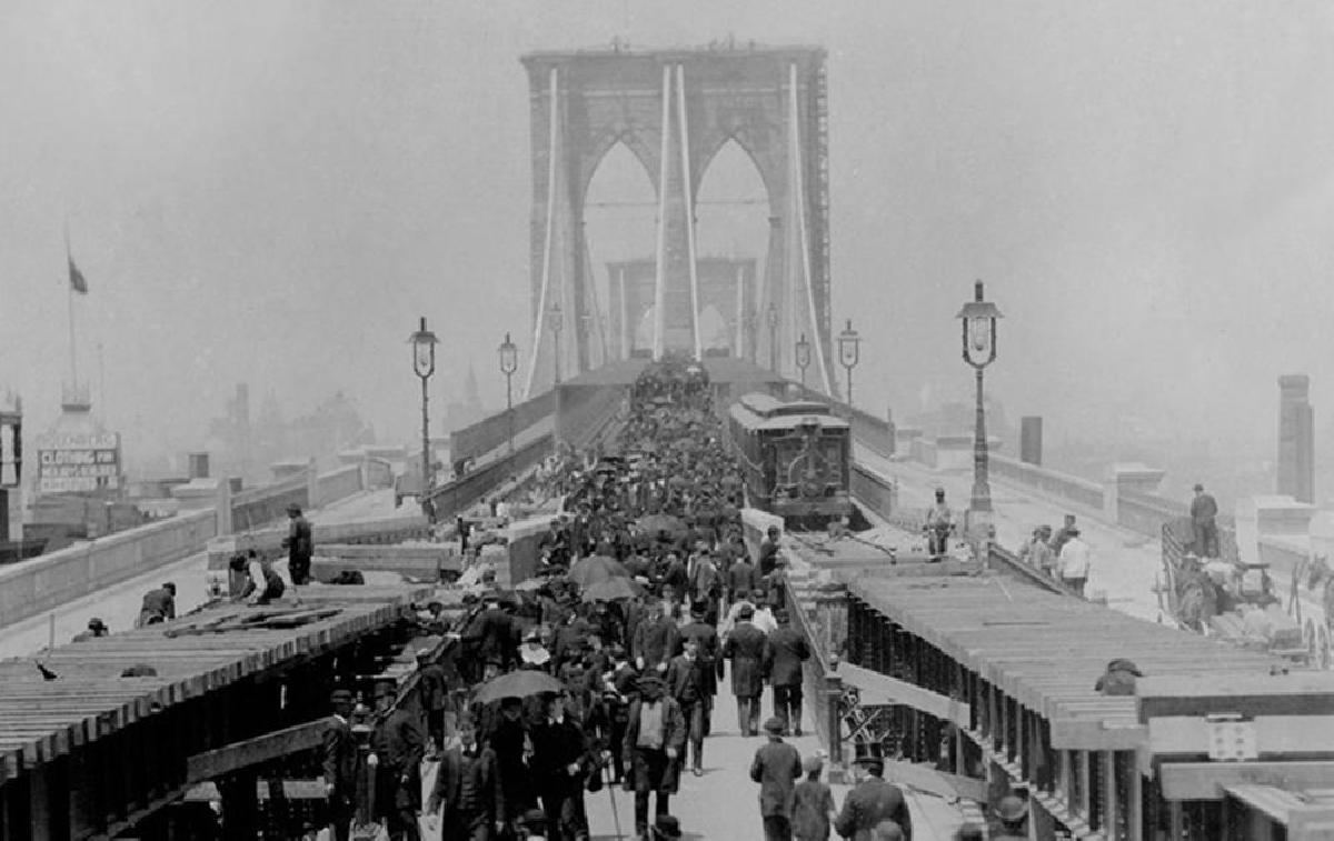 El detective es quien mira