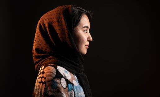 La esperanza tejida entre la metralla