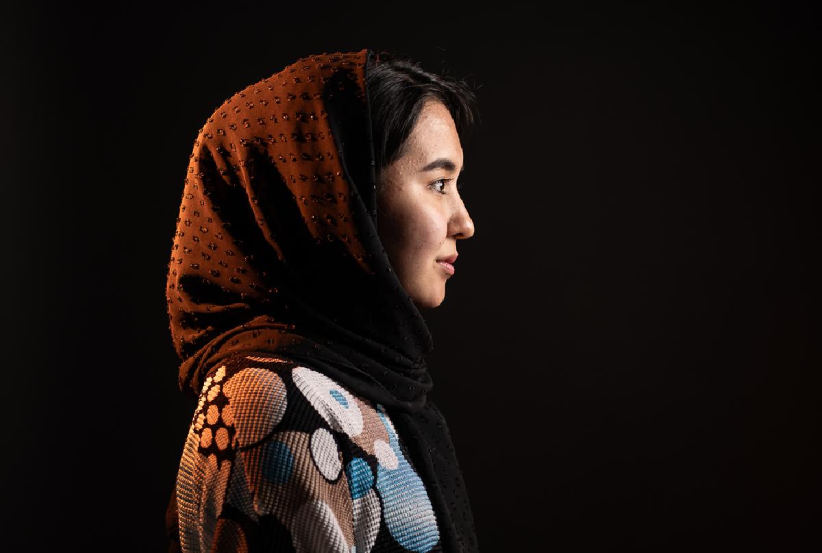 La esperanza tejida entre la metralla