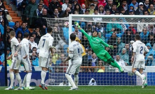 Son ya 17 años de marcadores apretados en las visitas del Valencia al Bernabéu