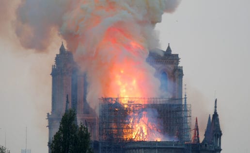 Fuego en la catedral