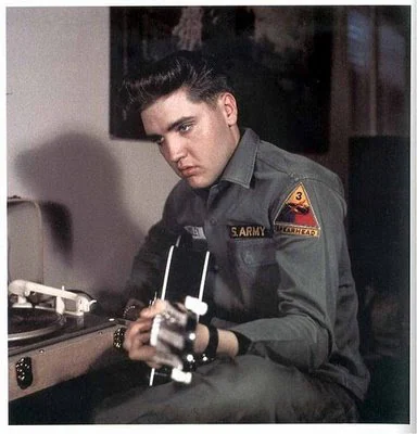 Elvis Presley, el “Rey” en el Ejército