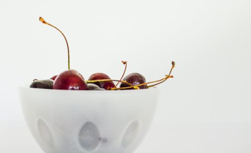 Los beneficios de las cerezas y por qué no debes tirar el rabillo