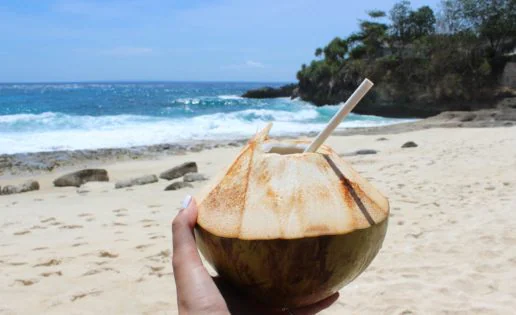 Agua de coco: la verdad sobre los beneficios de la bebida que triunfa en Instagram
