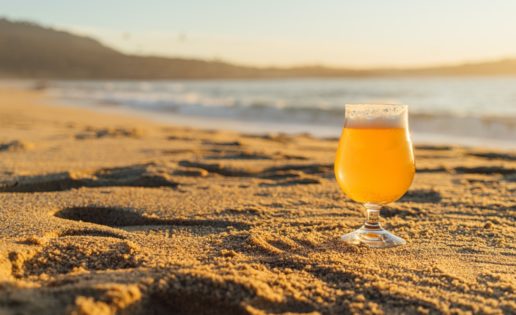 ¿Por qué no debes beber nunca alcohol en la playa?