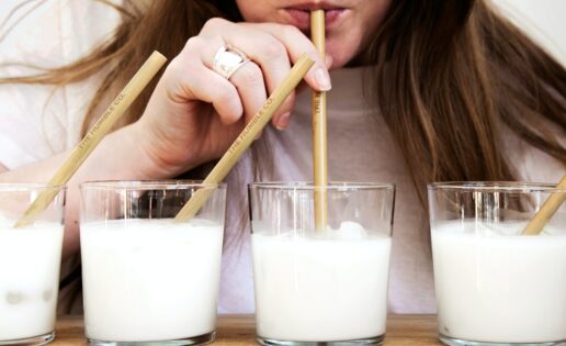 Te han hecho creer que la leche es un alimento esencial pero no es así