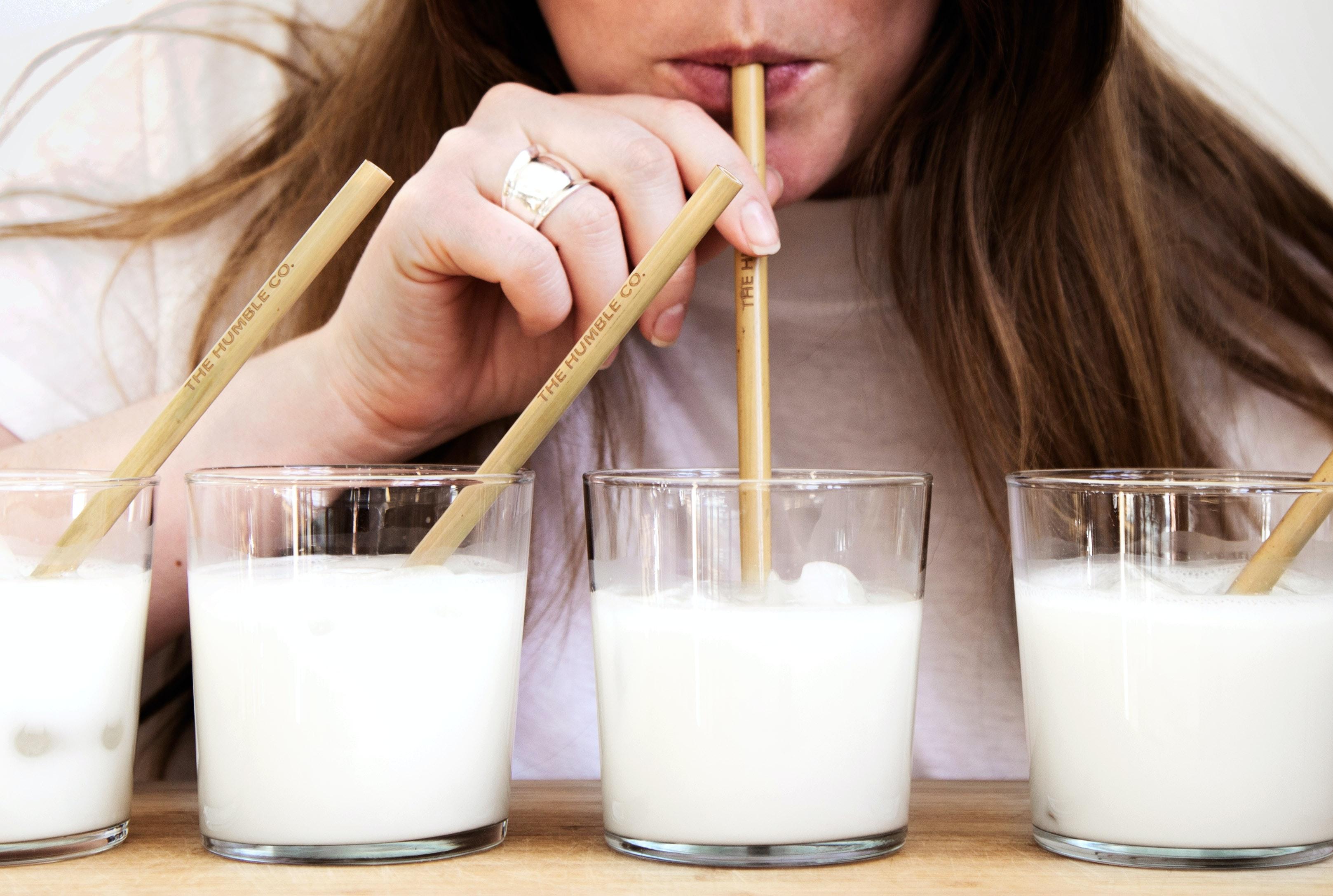 Te han hecho creer que la leche es un alimento esencial pero no es así