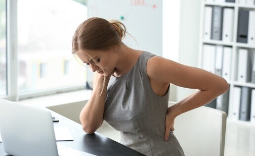 ¿Te duele la espalda? Ejercítala para evitarlo