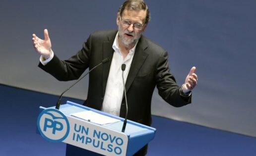 Rajoy, mientras tanto, se fuma un puro