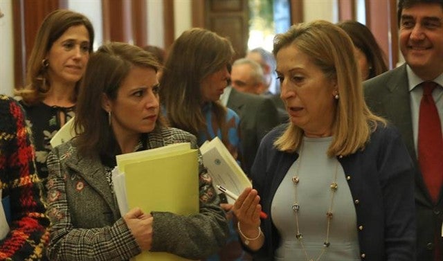 Ana Pastor, la dama de las Cortes, y la “hooligan” del PSOE, Adriana Lastra