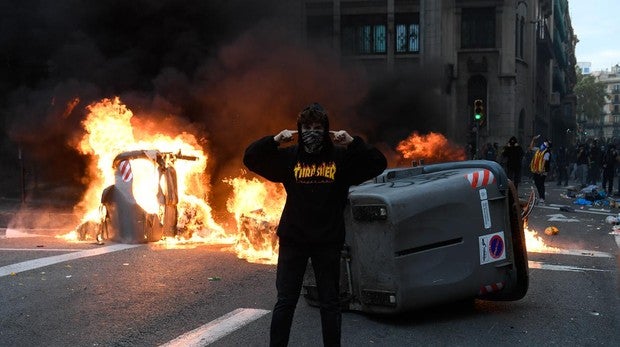 Violencia en Cataluña y sorpresa en las elecciones