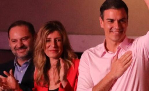 Ábalos muestra el pico…
