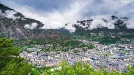 Un año bajo la ley de la gravedad