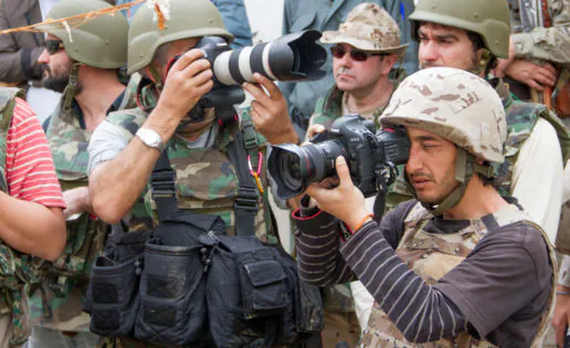 Prensa y militares: levantando el burka informativo en Afganistán