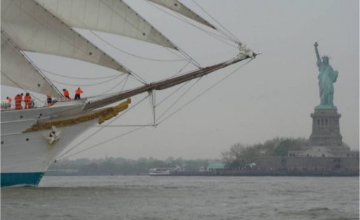 El «Juan Sebastián Elcano», en Nueva York