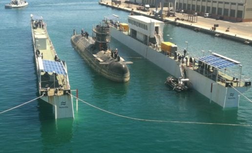 El submarino «Tramontana» pasa por el «taller» de Navantia