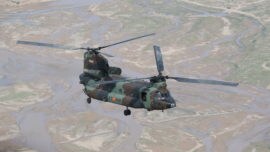España enviará helicópteros Chinook y Cougar y otros 60 efectivos a Irak