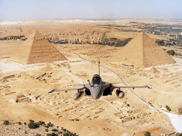 Francia rearma a Egipto con la primera exportación del caza Rafale