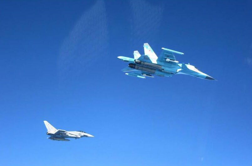 Las fotografías de los Eurofighter españoles «escoltando» a cazas rusos