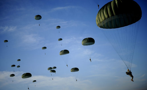 Maniobras OTAN: los míticos paracaidistas de la 82ª División Aerotransportada saltarán sobre España