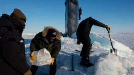 Vídeo: el submarino de EE.UU. que emergió en el hielo del Ártico