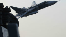 Vídeo: cazas rusos Su-24 hostigan a un destructor estadounidense de Rota en el mar Báltico