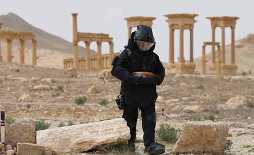 Zapadores rusos desminan la mítica ciudad de Palmira