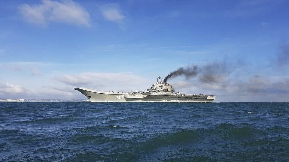 La Armada vigila el paso del Estrecho del portaaviones ruso Almirante Kuznetsov