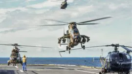 Maniobras de helicópteros de la Armada y las Famet con el buque «Dixmude» francés