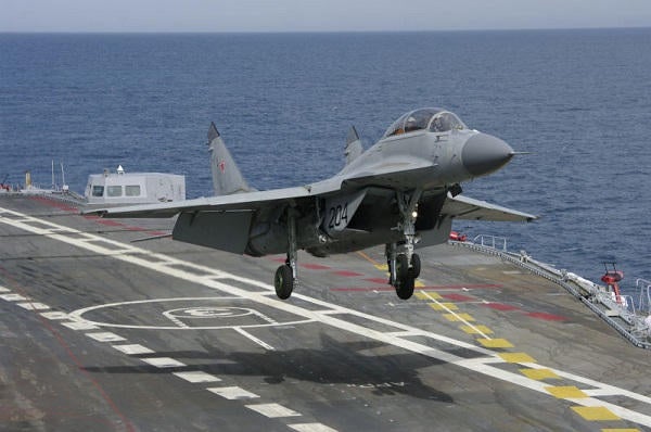 Un caza ruso Mig-29 del portaaviones Kuznetsov se estrella en el Mediterráneo