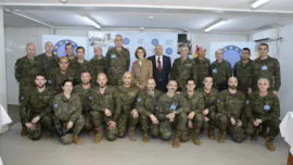 Cospedal visita a los 20 militares españoles desplegados en la República Centroafricana