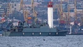 El cazaminas Duero, en el puerto ucraniano de Odesa… y Crimea a 325 kilómetros